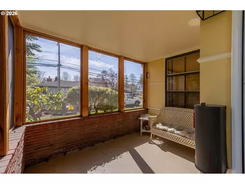 Exterior - 1603 23rd Ave, Longview, WA 98632 photo 3 of 11