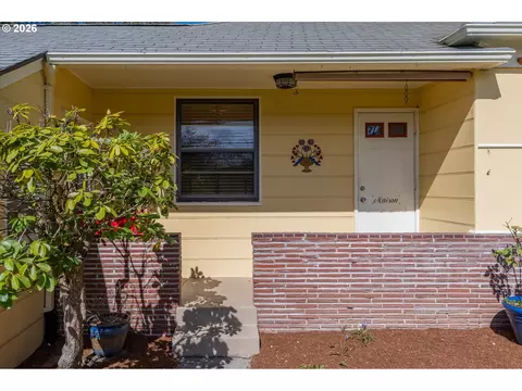 Exterior - 1603 23rd Ave, Longview, WA 98632 photo 10 of 11