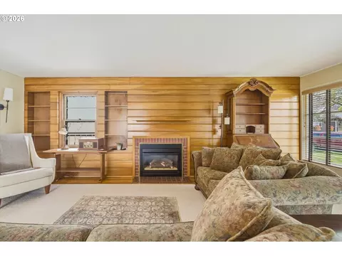 Living - 1603 23rd Ave, Longview, WA 98632 photo 3 of 3