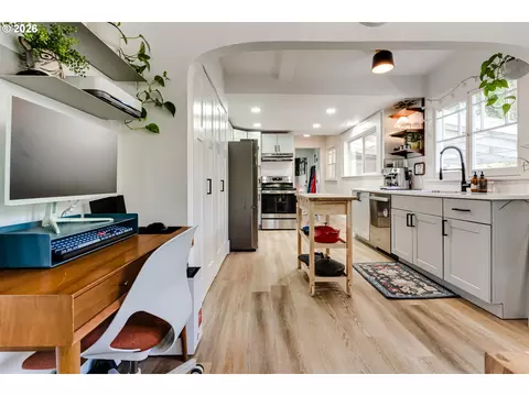 Kitchen - 1722 Olive St, Eugene, OR 97401 photo 5 of 10
