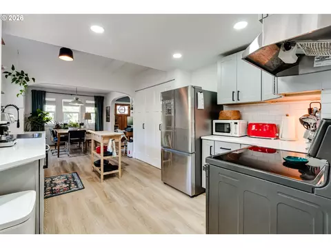 Kitchen - 1722 Olive St, Eugene, OR 97401 photo 7 of 10
