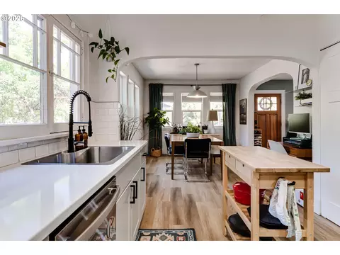 Kitchen - 1722 Olive St, Eugene, OR 97401 photo 8 of 10
