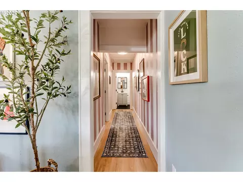 Entry Way - 1722 Olive St, Eugene, OR 97401 photo 1 of 4