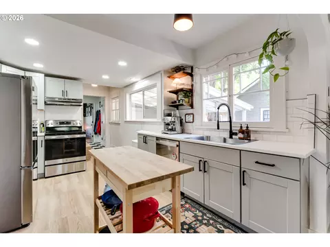 Kitchen - 1722 Olive St, Eugene, OR 97401 photo 4 of 10