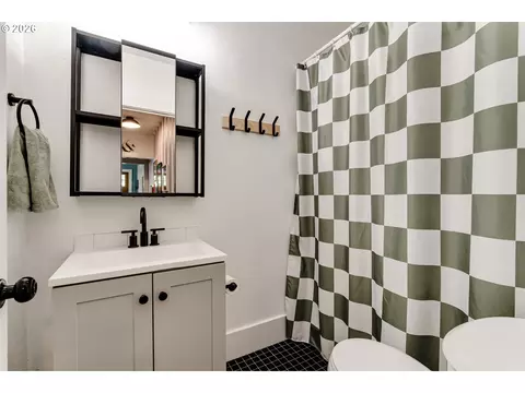 Bath - 1722 Olive St, Eugene, OR 97401 photo 2 of 2