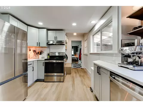 Kitchen - 1722 Olive St, Eugene, OR 97401 photo 9 of 10