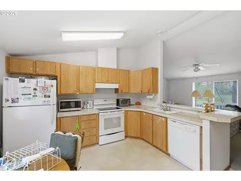 2314 Maia Loop, Springfield, OR 97477 photo 3