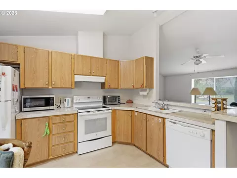 2314 Maia Loop, Springfield, OR 97477 photo 2