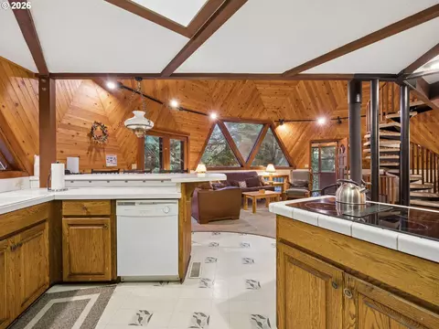 Kitchen - 68080 E Maple St, Welches, OR 97067 photo 2 of 4