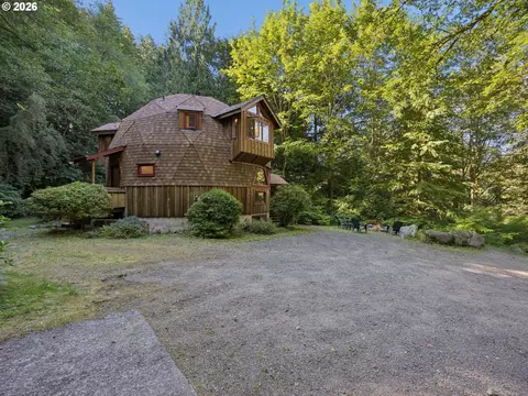Exterior - 68080 E Maple St, Welches, OR 97067 photo 7 of 14