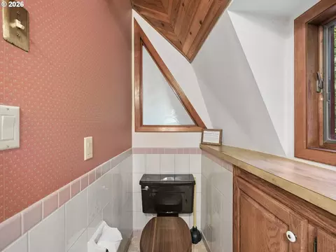 Bath - 68080 E Maple St, Welches, OR 97067 photo 3 of 4