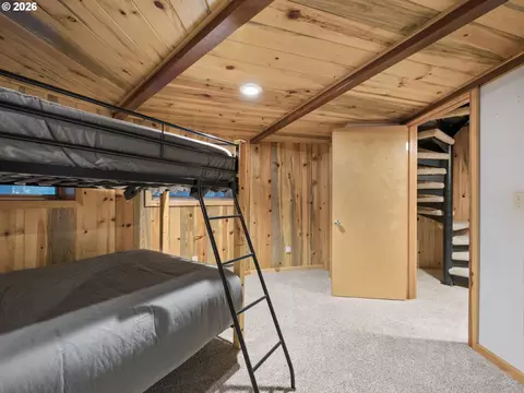 Bedroom - 68080 E Maple St, Welches, OR 97067 photo 5 of 8