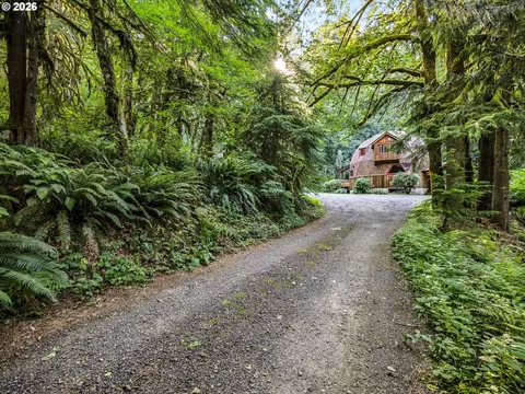Exterior - 68080 E Maple St, Welches, OR 97067 photo 4 of 14