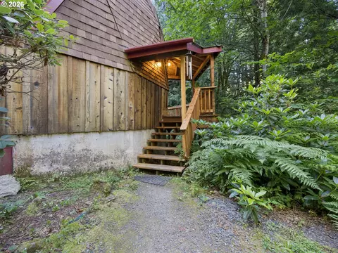 Exterior - 68080 E Maple St, Welches, OR 97067 photo 9 of 14