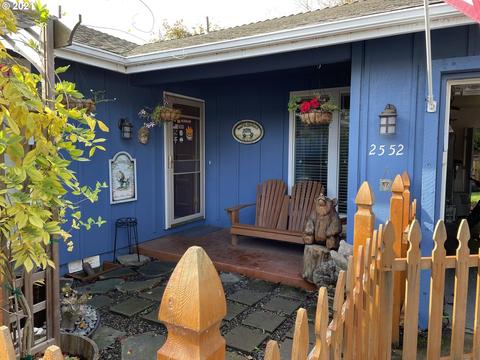 2552 Erin Way, Eugene, OR 97401 photo 1