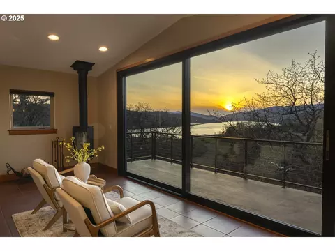 625 Columbia Ave, Lyle, WA 98635