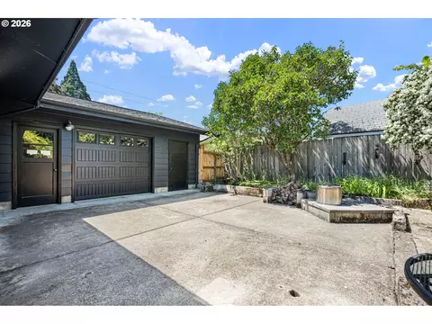 Exterior - 341 Hardy Ave, Eugene, OR 97404 photo 10 of 19