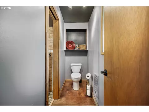 Bath - 341 Hardy Ave, Eugene, OR 97404 photo 5 of 5