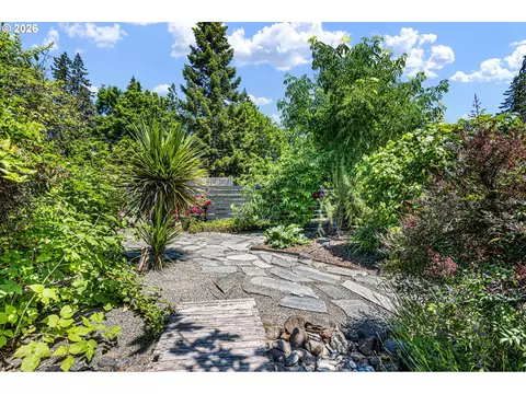 Exterior - 341 Hardy Ave, Eugene, OR 97404 photo 16 of 19