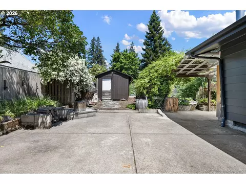 Exterior - 341 Hardy Ave, Eugene, OR 97404 photo 11 of 19
