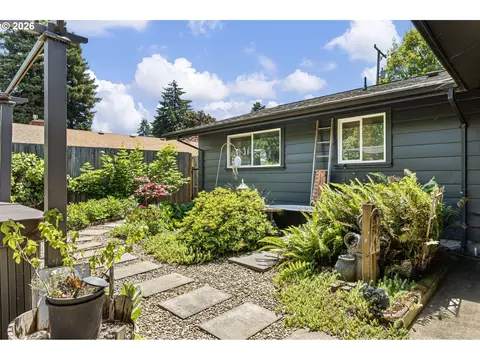 Exterior - 341 Hardy Ave, Eugene, OR 97404 photo 7 of 19
