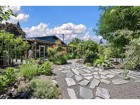 Exterior - 341 Hardy Ave, Eugene, OR 97404 photo 13 of 19