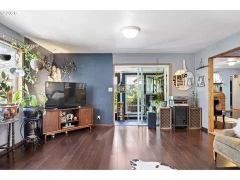 Living - 341 Hardy Ave, Eugene, OR 97404 photo 5 of 5