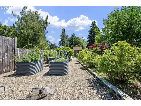 Exterior - 341 Hardy Ave, Eugene, OR 97404 photo 18 of 19