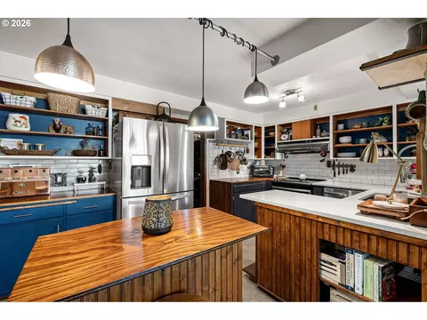Kitchen - 341 Hardy Ave, Eugene, OR 97404 photo 2 of 4