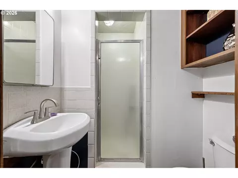 Bath - 341 Hardy Ave, Eugene, OR 97404 photo 1 of 5