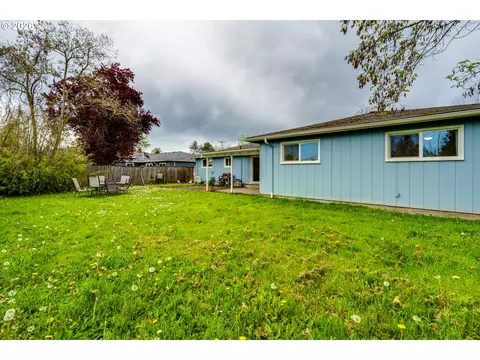 Exterior - 1141 W 24th Ave, Eugene, OR 97405 photo 4 of 5
