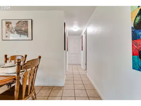 Entry Way - 1141 W 24th Ave, Eugene, OR 97405 photo 1 of 1