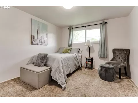 Bedroom - 1141 W 24th Ave, Eugene, OR 97405 photo 7 of 8
