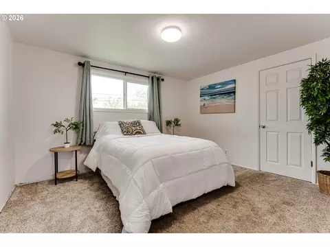 Bedroom - 1141 W 24th Ave, Eugene, OR 97405 photo 5 of 8
