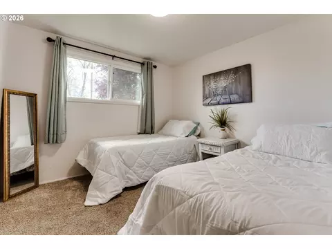 Bedroom - 1141 W 24th Ave, Eugene, OR 97405 photo 8 of 8