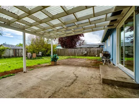 Exterior - 1141 W 24th Ave, Eugene, OR 97405 photo 3 of 5