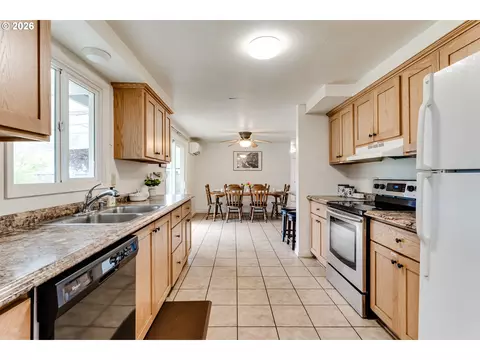 Kitchen - 1141 W 24th Ave, Eugene, OR 97405 photo 3 of 3