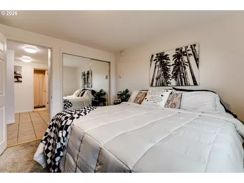 Bedroom - 1141 W 24th Ave, Eugene, OR 97405 photo 2 of 8