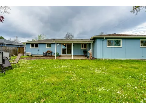 Exterior - 1141 W 24th Ave, Eugene, OR 97405 photo 5 of 5