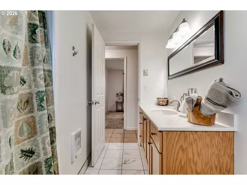 Bath - 1141 W 24th Ave, Eugene, OR 97405 photo 3 of 3