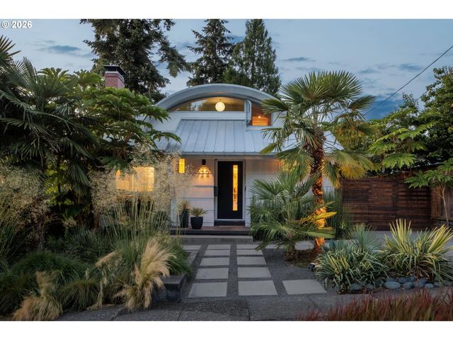 6221 SE Ash St, Portland, OR 97215