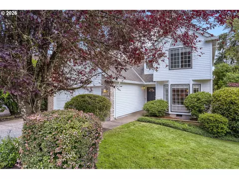 13876 Provincial Hill Dr, Lake Oswego, OR 97035