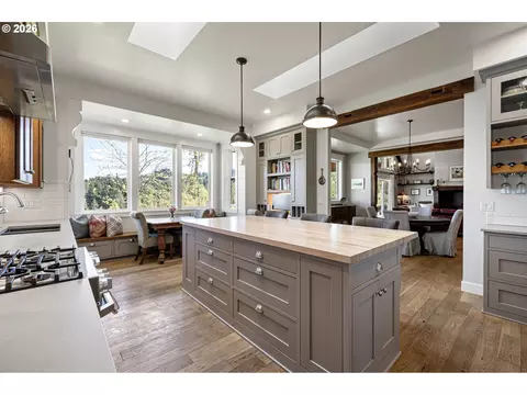 Kitchen - 2764 E 40th Ave, Eugene, OR 97405 photo 3 of 5