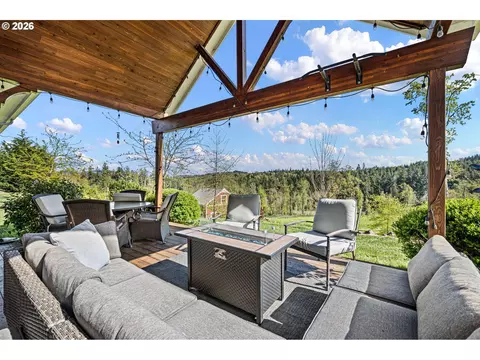 Exterior - 2764 E 40th Ave, Eugene, OR 97405 photo 7 of 10