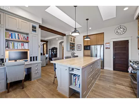 Kitchen - 2764 E 40th Ave, Eugene, OR 97405 photo 4 of 5