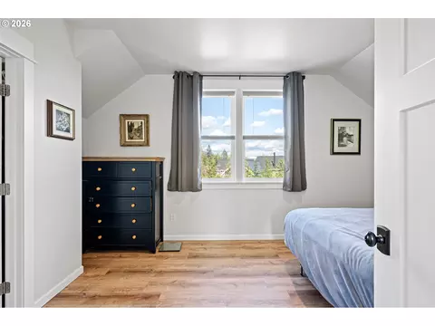 Bedroom - 2764 E 40th Ave, Eugene, OR 97405 photo 5 of 5