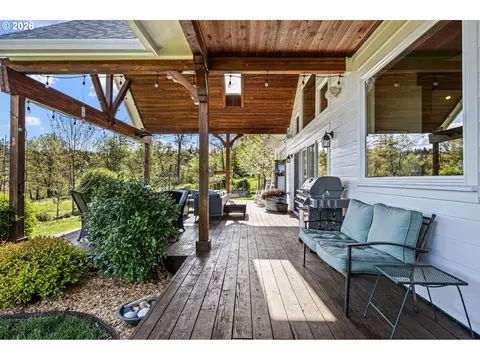 Exterior - 2764 E 40th Ave, Eugene, OR 97405 photo 6 of 10