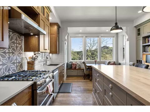 Kitchen - 2764 E 40th Ave, Eugene, OR 97405 photo 2 of 5