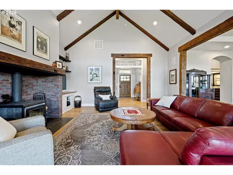 Living - 2764 E 40th Ave, Eugene, OR 97405 photo 3 of 5