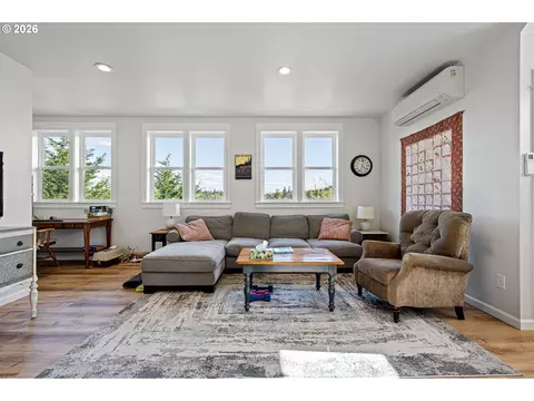 Living - 2764 E 40th Ave, Eugene, OR 97405 photo 5 of 5